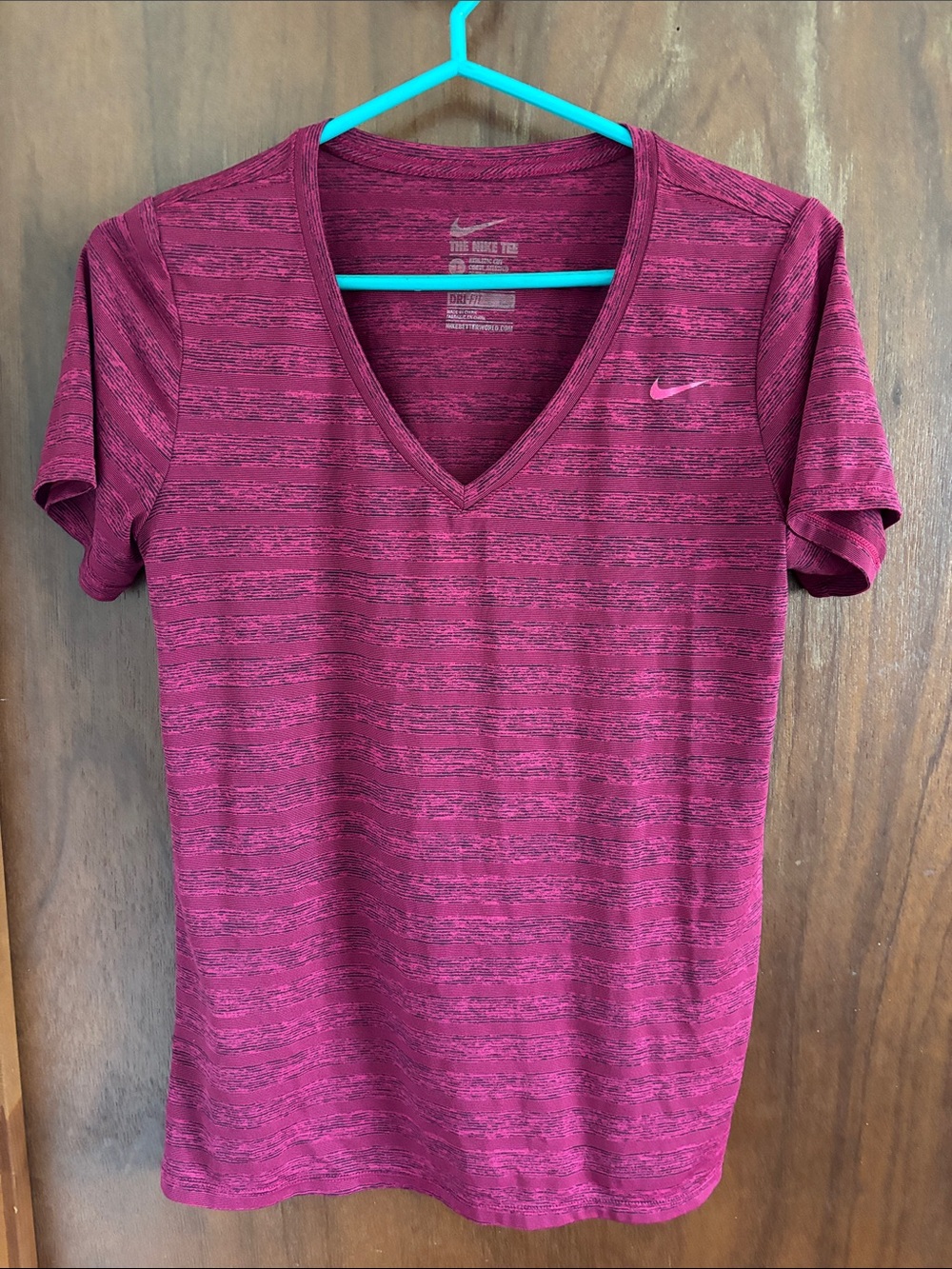 Nike Women's Marled V-Neck Tee in Wine